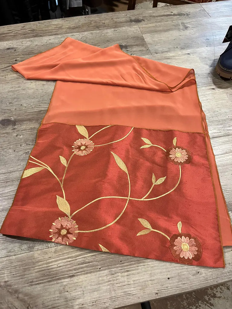 Foulard Étole Soie Brodée et Chiffon par Anne de Shalla Atelier